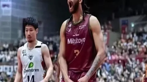 (体育)澳网网球：兹维列夫败北，辛纳摘得男单桂冠(4)