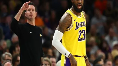 “昨晚亚冠巅峰盛宴！萨德三连跳创辉煌！一穿到底，稳如泰山？”